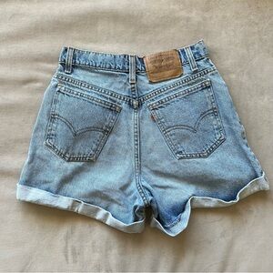 Vintage 954 regular fit Levi mom shorts